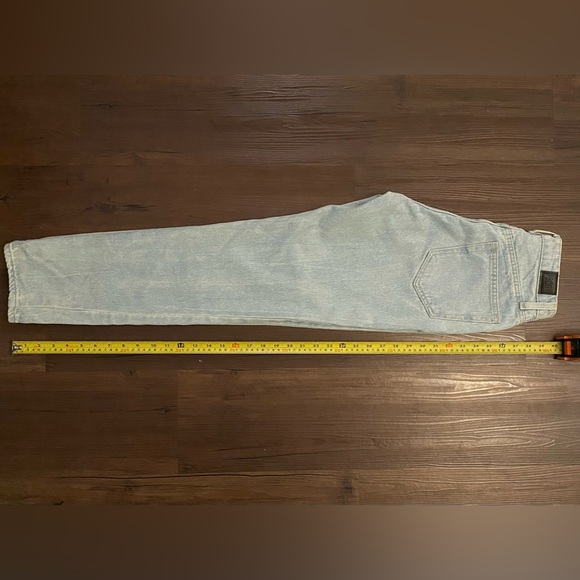 BDG - light wash blue jeans - Mom Jeans - Picture 10 of 11